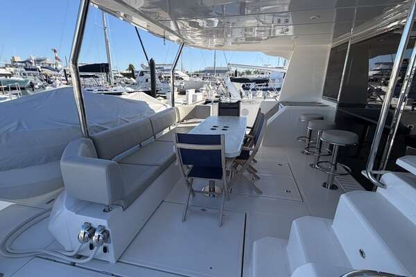 Aquila 54 ENCLOSED BRIDGE Yacht For Sale