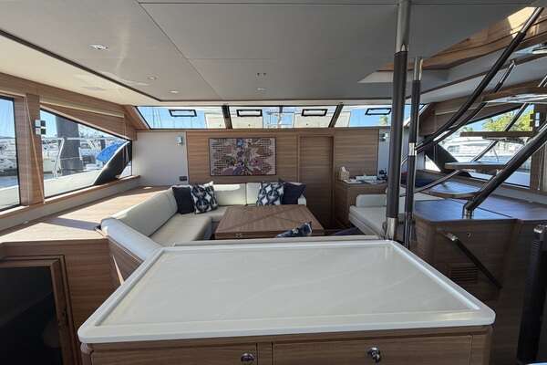 Aquila 54 ENCLOSED BRIDGE Yacht For Sale