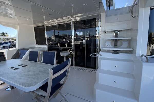 Aquila 54 ENCLOSED BRIDGE Yacht For Sale