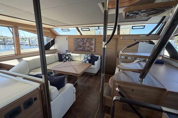 Aquila 54 ENCLOSED BRIDGE Yacht For Sale