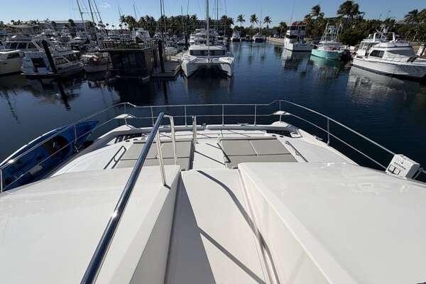 Aquila 54 ENCLOSED BRIDGE Yacht For Sale