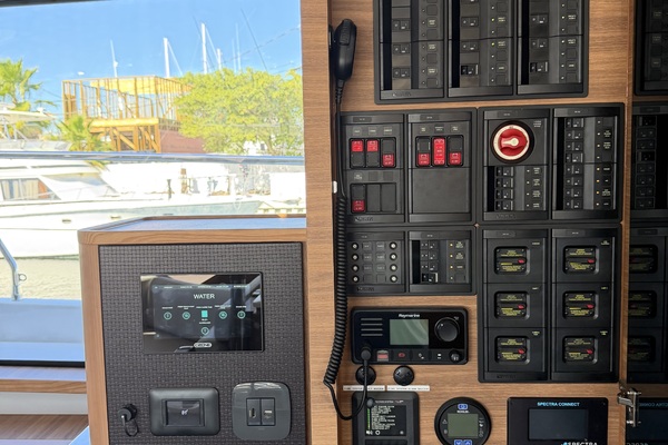 54ft Aquila Yacht For Sale