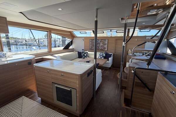 Aquila 54 ENCLOSED BRIDGE Yacht For Sale