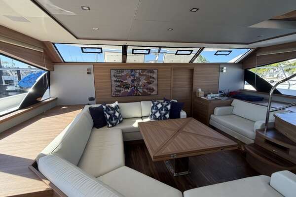 Aquila 54 ENCLOSED BRIDGE Yacht For Sale
