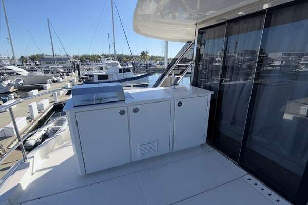 Aquila 54 ENCLOSED BRIDGE Yacht For Sale