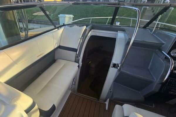 Fly Me 31ft Formula Yacht For Sale