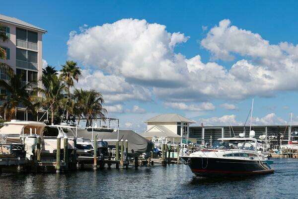 Chris-Craft  Yacht For Sale