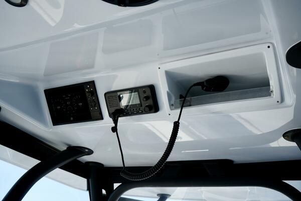 Yellowfin 32 Luhn 32- Center Console Electronics