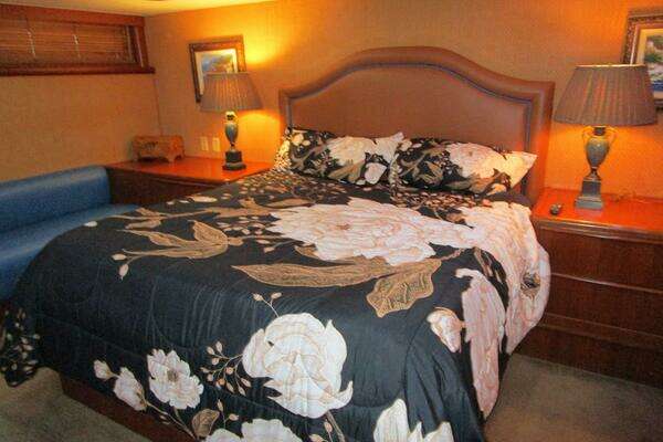 Viking Cockpit Motor Yacht Yacht For Sale