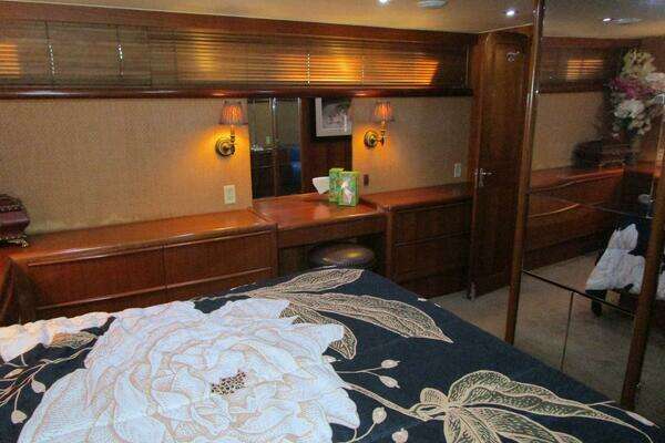 Viking Cockpit Motor Yacht Yacht For Sale