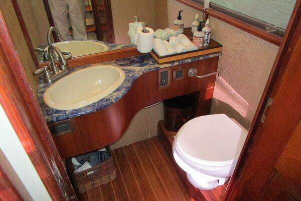 Viking Cockpit Motor Yacht Yacht For Sale