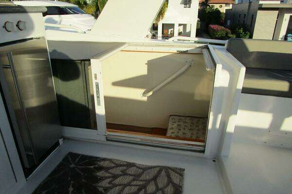 Viking Cockpit Motor Yacht Yacht For Sale