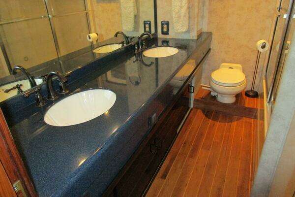 Viking Cockpit Motor Yacht Yacht For Sale