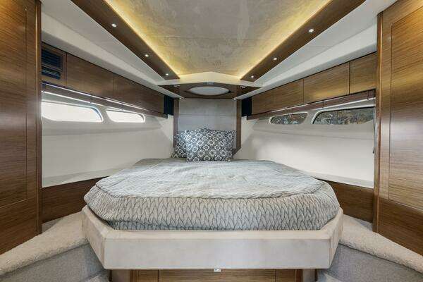 Cruisers Yachts  Yacht For Sale