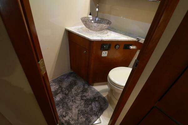 Cruisers 520 Express Yacht For Sale