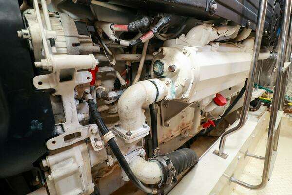 Cruisers 520 Express Yacht For Sale