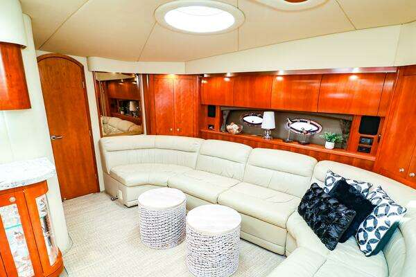 Cruisers 520 Express Yacht For Sale