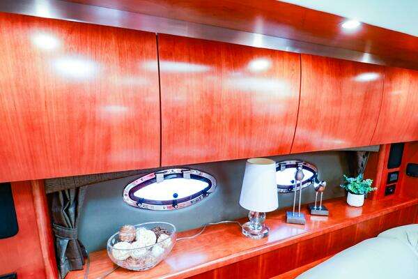 Cruisers 520 Express Yacht For Sale