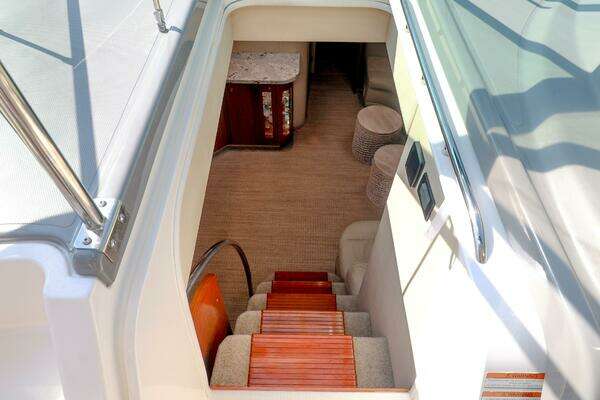 Cruisers 520 Express Yacht For Sale