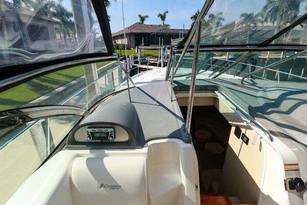 Cruisers 520 Express Yacht For Sale