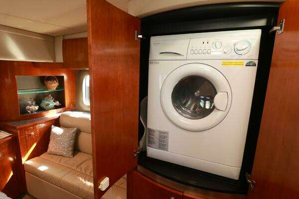 Cruisers 520 Express Yacht For Sale