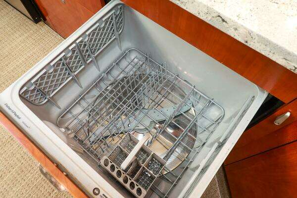 Cruisers 520 Express Yacht For Sale