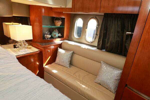 Cruisers 520 Express Yacht For Sale