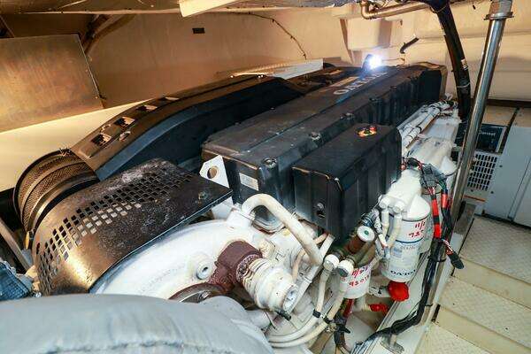 Cruisers 520 Express Yacht For Sale