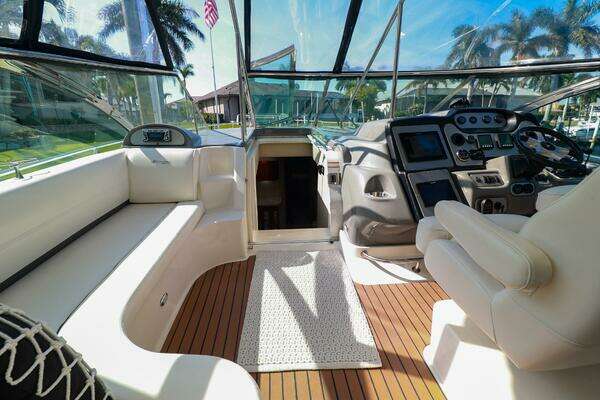 Cruisers 520 Express Yacht For Sale