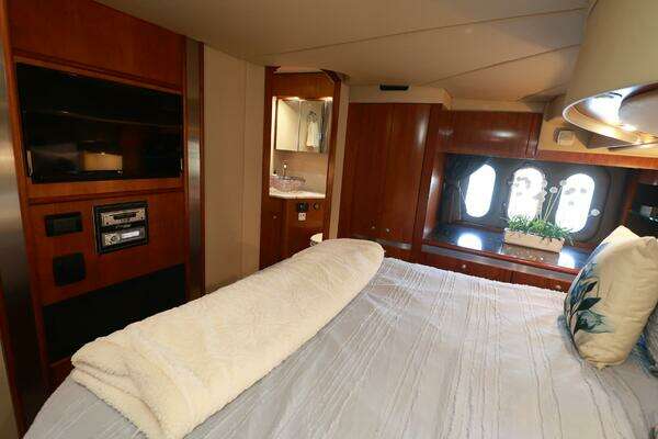 Cruisers 520 Express Yacht For Sale