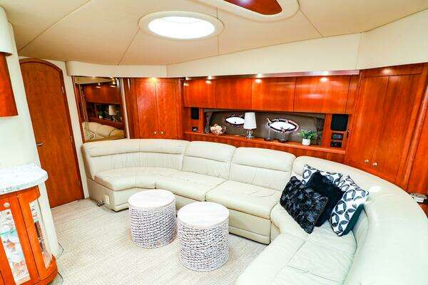 Cruisers 520 Express Yacht For Sale