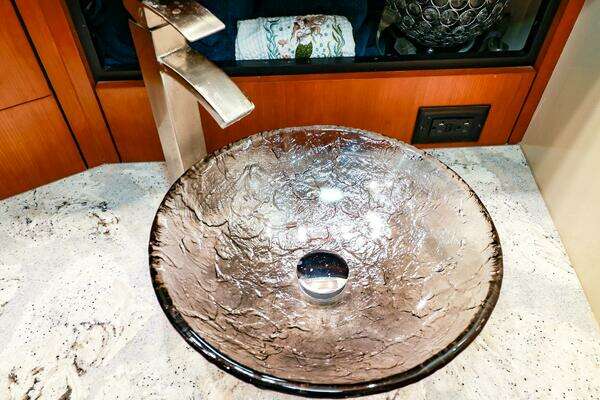 Cruisers 520 Express Yacht For Sale