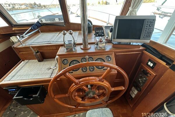 42' Grand Banks lower helm2