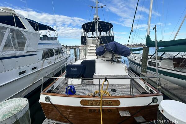 42' Grand Banks aft profile2