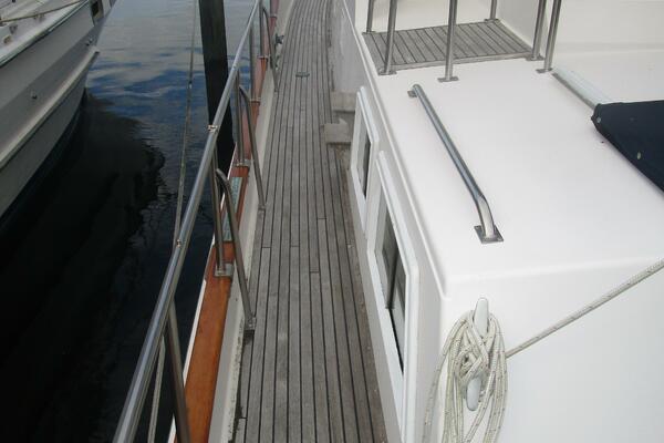 42' Grand Banks port side deck2