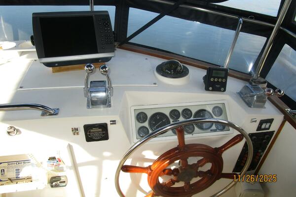 42' Grand Banks flybridge helm2