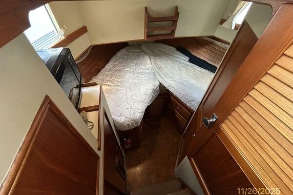 42' Grand Banks guest stateroom