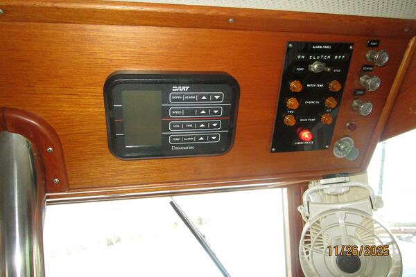 42' Grand Banks lower helm overhead electronics2