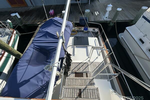 42' Grand Banks trunk cabin aft