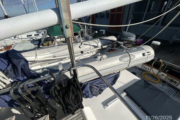 42' Grand Banks tender1