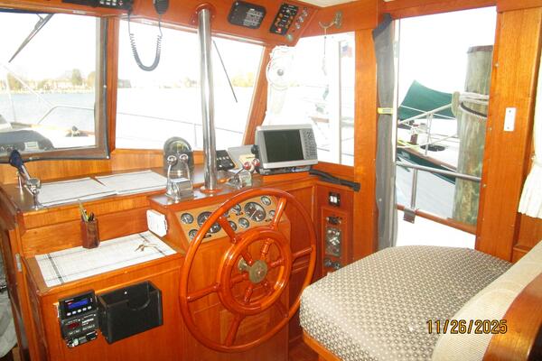 42' rand Banks lower helm1