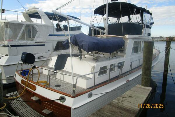 42' Grand Banks starboard aft profile