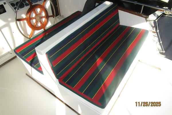 42' Grand Banks flybridge starboard seating2