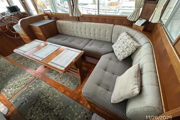 42' Grand Banks salon starboard seating2