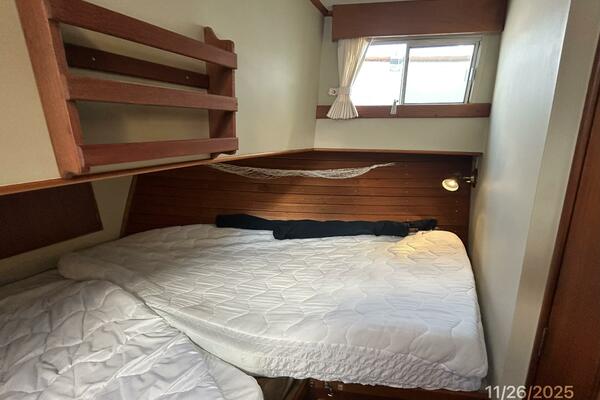 42' Grand Banks guest stateroom starboard