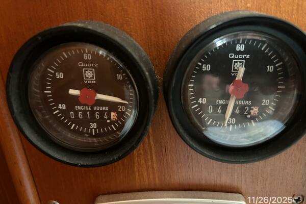 42' Grand Banks main engines hour meters