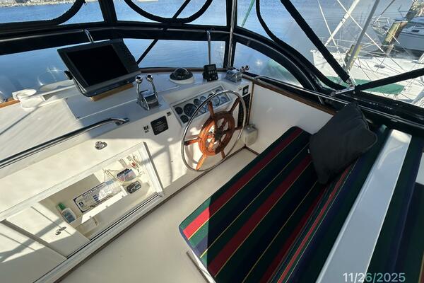 42' Grand Banks flybridge helm1
