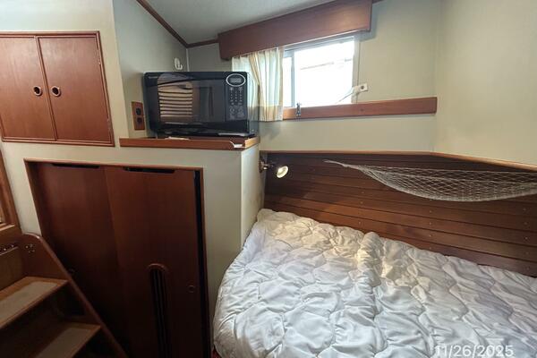 42' Grand Banks guest stateroom port