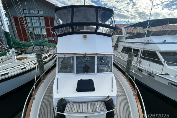 42' Grand Banks foredeck aft
