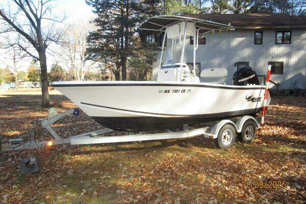 Photo of the 2010 Mako 184